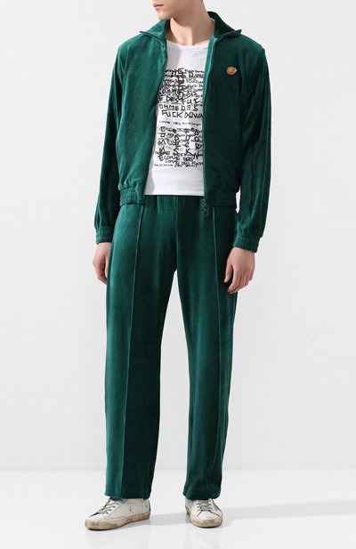 Брюки CASABLANCA зеленого цвета по цене 20950 руб., арт. MS20-JTR-002 VEL0UR TRACK B0TT0MS, фото 2 Брюки CASABLANCA, арт. MS20-JTR-002 VEL0UR TRACK B0TT0MS, фото 2