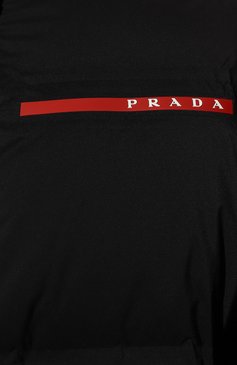 Мужская пуховик PRADA черного цвета, арт. SGB879-1ZL0-F0002-212 | Фото 5 (Мужское Кросс-КТ: пуховик-длинный; Рукава: Длинные; Длина (верхняя одежда): До колена; Материал внешний: Синтетический материал; Материал сплава: Проставлено; Нос: Не проставлено; Драгоценные камни: Проставлено; Материал утеплителя: Пух и перо; Стили: Кэжуэл)