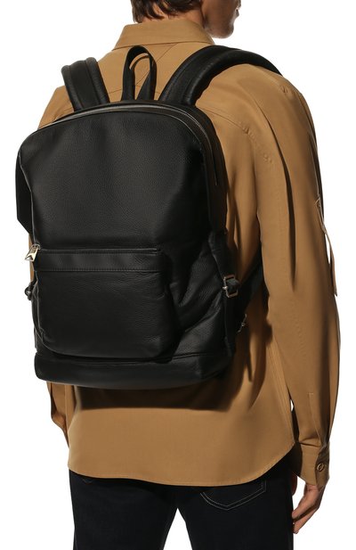 Кожаный рюкзак classic pillow BOTTEGA VENETA черного цвета по цене 248000 руб., арт. 658066/V00Z3, фото 2 Кожаный рюкзак classic pillow BOTTEGA VENETA, арт. 658066/V00Z3, фото 2