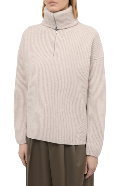 Свитер из шерсти и кашемира VINCE светло-серого цвета по цене 48850 руб., арт. V697178548, фото 3 Свитер из шерсти и кашемира VINCE, арт. V697178548, фото 3