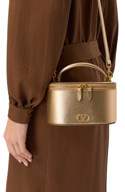 Сумка vlogo signature mini VALENTINO золотого цвета по цене 174000 руб., арт. 9W2P0AX8/CHL, фото 2 Сумка vlogo signature mini VALENTINO, арт. 9W2P0AX8/CHL, фото 2