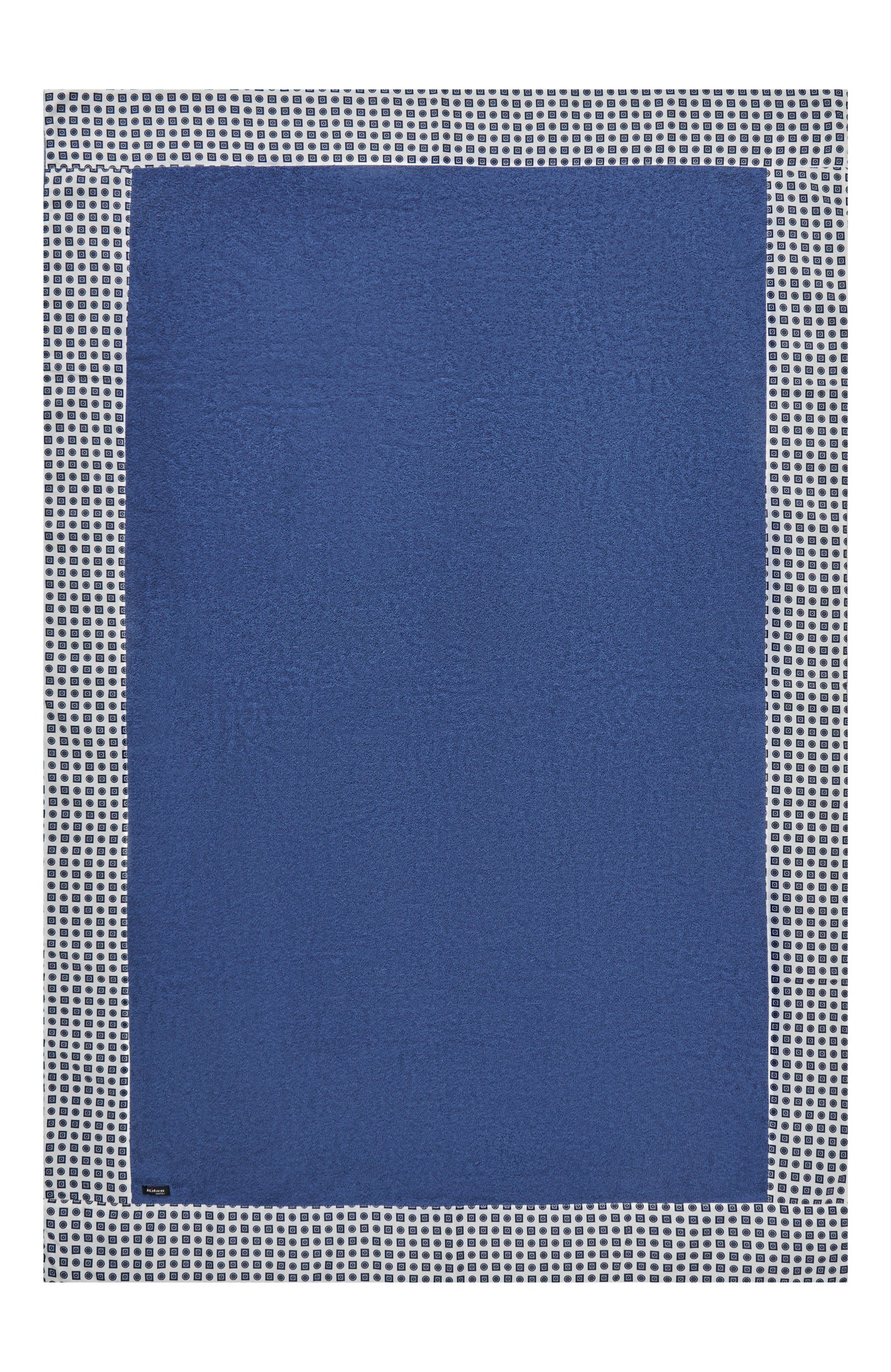 Хлопковое полотенце KITON темно-синего цвета по цене 53050 руб., арт. UTLM02S26124, фото 1 Хлопковое полотенце KITON, арт. UTLM02S26124, фото 1