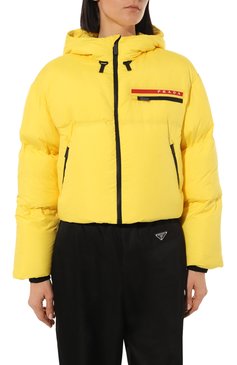 Женский пуховик prada linea rossa PRADA желтого цвета, арт. 291698-1VL2-F0010-192 | Фото 3 (Материал внешний: Синтетический материал; Стили: Спорт-шик; Рукава: Длинные; Длина (верхняя одежда): Короткие; Материал сплава: Проставлено; Драгоценные камни: Проставлено; Кросс-КТ: Пуховик)