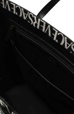 Мужская текстильная сумка-тоут VERSACE черно-белого цвета, арт. 1008913/1A06766 | Фото 5 (Ремень/цепочка: На ремешке; Размер: large; Драгоценные камни: Проставлено; Материал: Текстиль; Материал сплава: Проставлено)