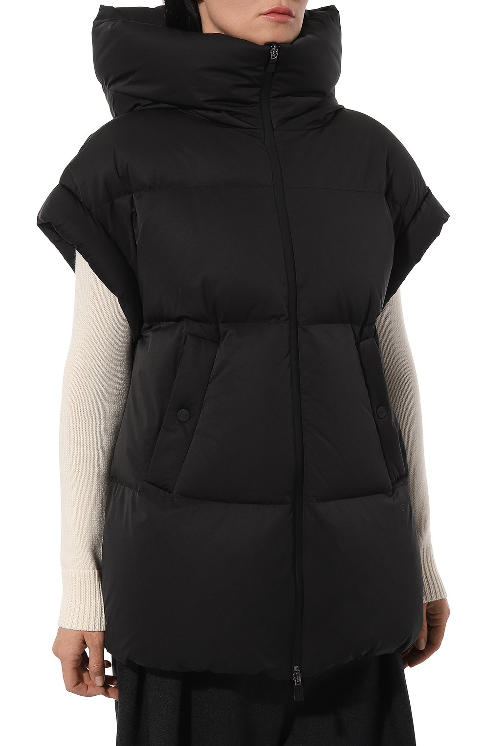 Пуховый жилет HERNO черного цвета по цене 98750 руб., арт. PI00320DL/12542, фото 3 Пуховый жилет HERNO, арт. PI00320DL/12542, фото 3