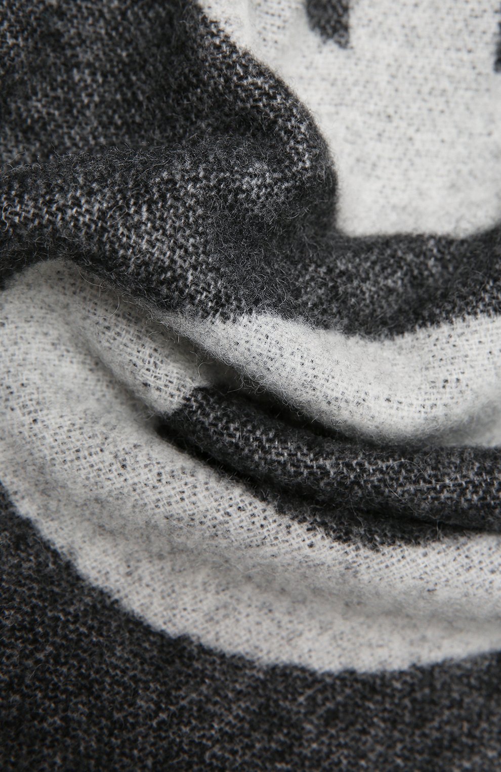 Шерстяной шарф ACNE STUDIOS серого цвета по цене 26800 руб., арт. CA0104/M, фото 3 Шерстяной шарф ACNE STUDIOS, арт. CA0104/M, фото 3