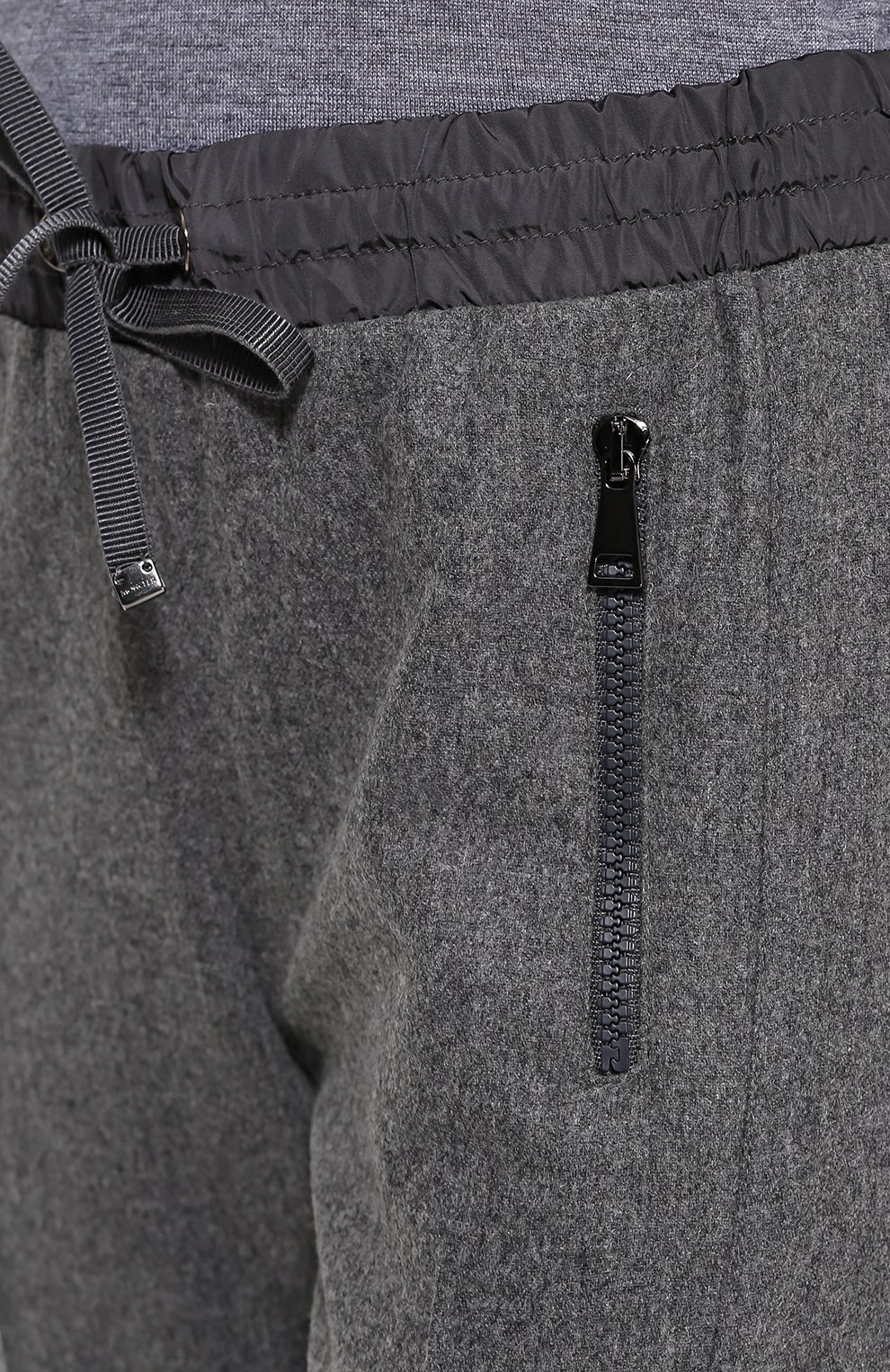 Укороченные джоггеры с лампасами и карманами на молниях MONCLER, арт. B2-093-16407-00-57894, фото 5