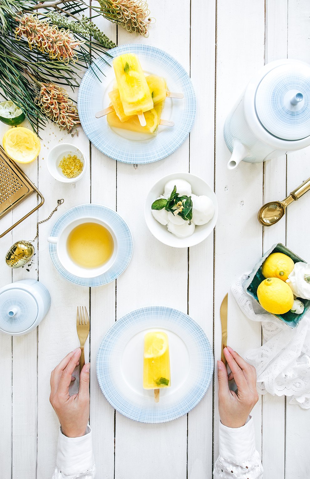 Тарелка обеденная saphir bleu BERNARDAUD голубого цвета по цене 8425 руб., арт. 1743/21761, фото 2 Тарелка обеденная saphir bleu BERNARDAUD, арт. 1743/21761, фото 2