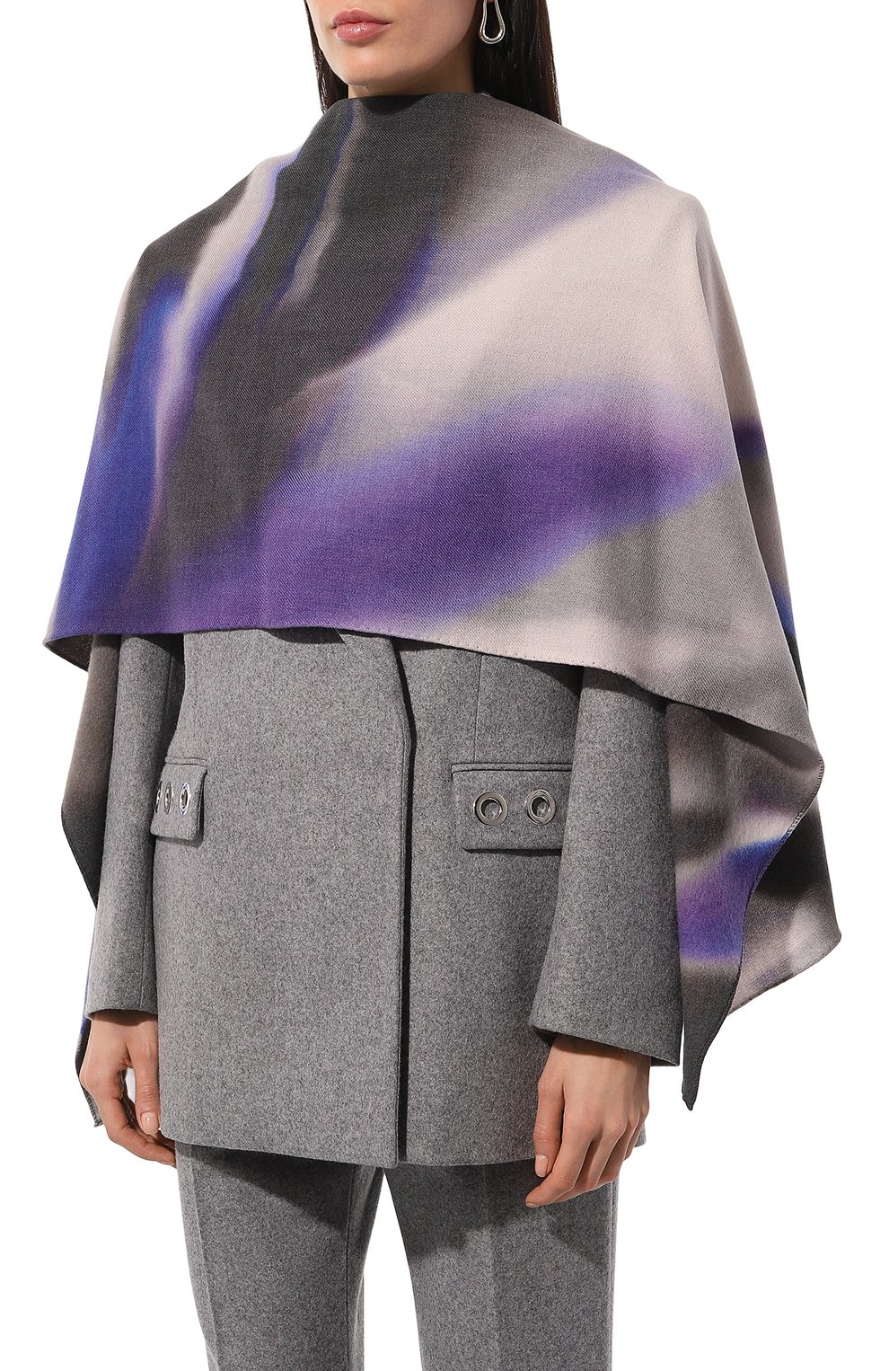 Шерстяной палантин EMPORIO ARMANI фиолетового цвета по цене 31450 руб., арт. 635267/4F306, фото 3 Шерстяной палантин EMPORIO ARMANI, арт. 635267/4F306, фото 3