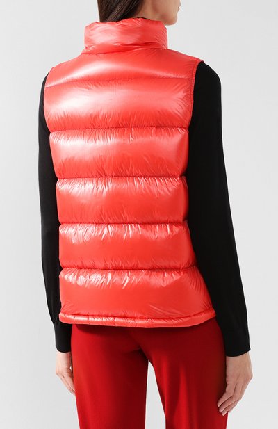 Пуховый жилет MONCLER кораллового цвета по цене 53000 руб., арт. E1-093-48327-00-C0004, фото 4 Пуховый жилет MONCLER, арт. E1-093-48327-00-C0004, фото 4