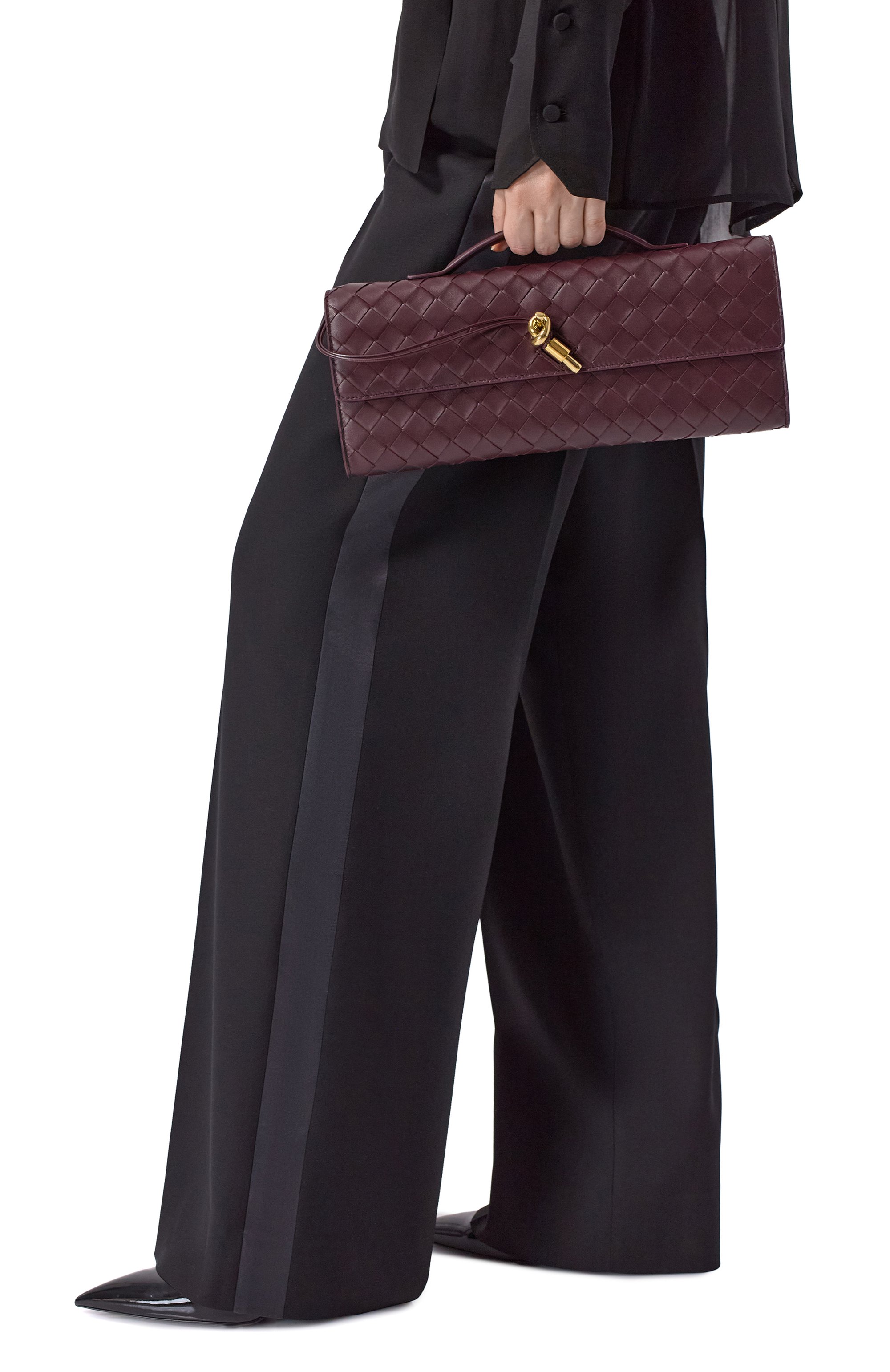 Клатч andiamo BOTTEGA VENETA темно-бордового цвета по цене 363000 руб., арт. 741511/VCPP3, фото 2 Клатч andiamo BOTTEGA VENETA, арт. 741511/VCPP3, фото 2