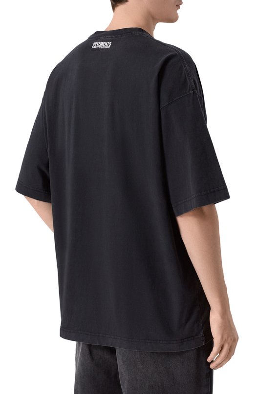 Хлопковая футболка VETEMENTS ME76TR138BW/1200 LIGHT JERSEY Чёрный  ME76TR138BW/1200 LIGHT JERSEY Фото 4