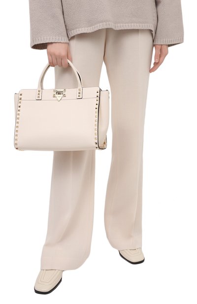 Сумка rockstud VALENTINO кремового цвета по цене 259500 руб., арт. VW2B0I15/VSF, фото 2 Сумка rockstud VALENTINO, арт. VW2B0I15/VSF, фото 2