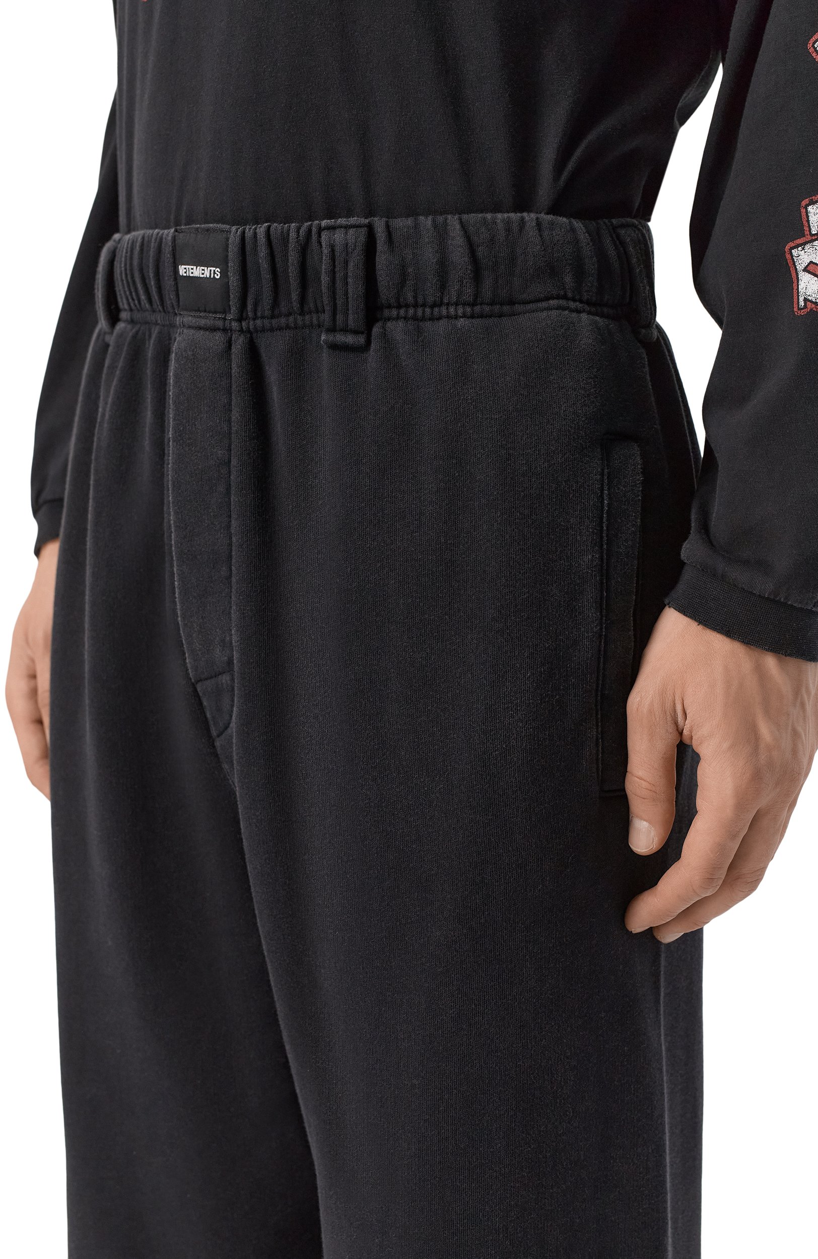 Хлопковые брюки VETEMENTS черного цвета по цене 109500 руб., арт. MH27SP191B, фото 6 Хлопковые брюки VETEMENTS, арт. MH27SP191B, фото 6