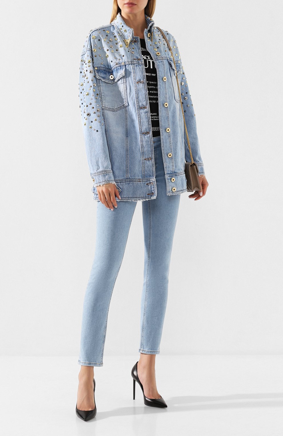 Джинсовая куртка VERSACE JEANS COUTURE синего цвета по цене 89950 руб., арт. C0HUA935-UDP420/A093K, фото 2 Джинсовая куртка VERSACE JEANS COUTURE, арт. C0HUA935-UDP420/A093K, фото 2