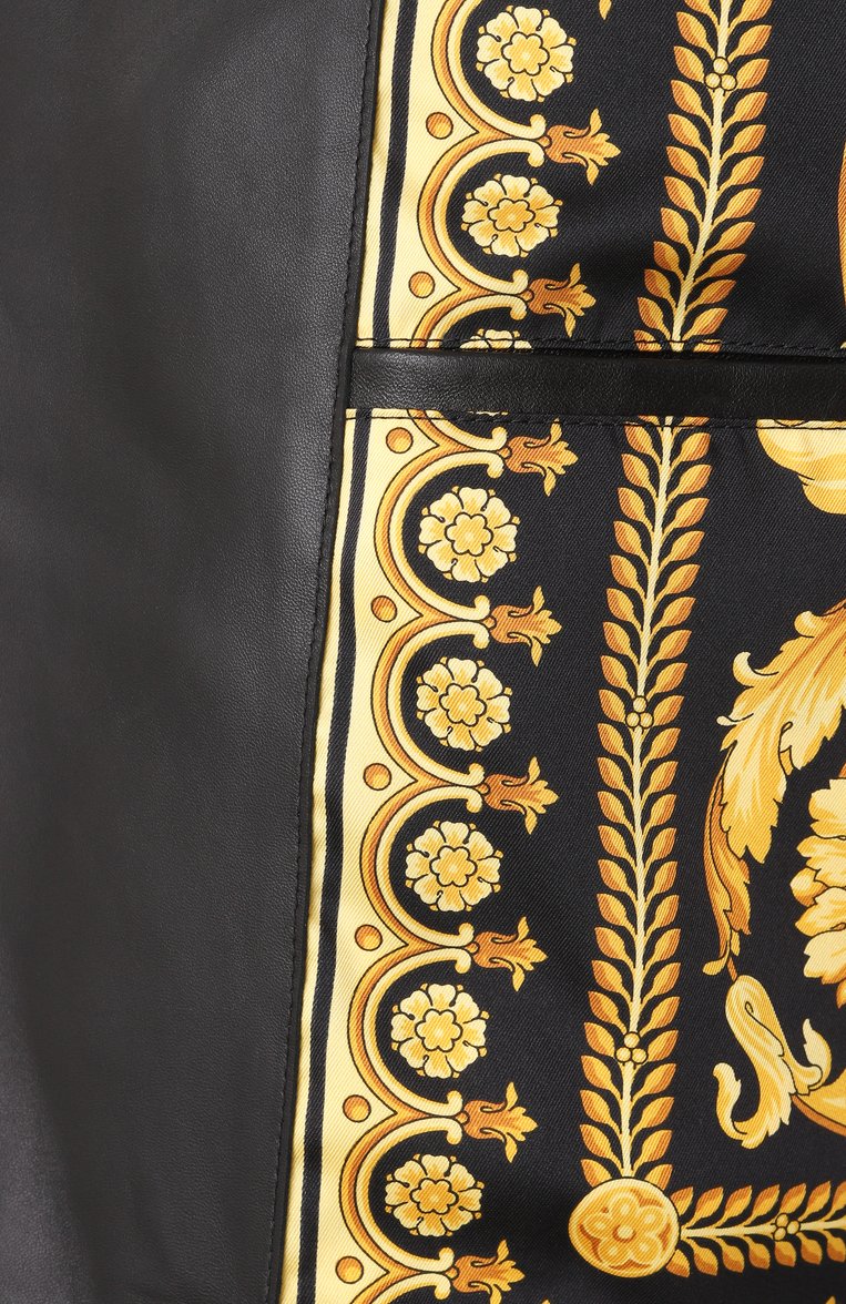 Женская кожаная куртка VERSACE черного цвета, арт. 1010545/1A10118 | Фото 7 (Рукава: Длинные; Длина (верхняя одежда): Короткие; Материал подклада: Синтетический материал; Материал внешний: Натуральная кожа; Драгоценные камни: Проставлено; Материал сплава: Проставлено; Кросс-КТ: Куртка, Легкие; Стили: Кэжуэл; Женское Кросс-КТ: Замша и кожа)