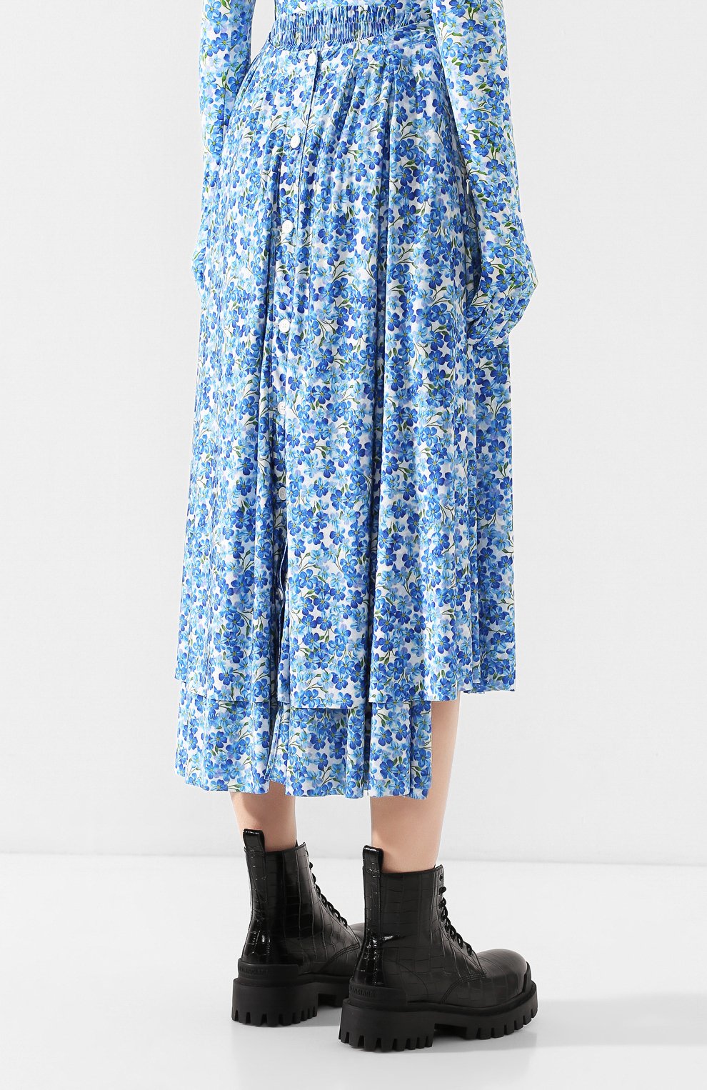 Юбка с принтом VETEMENTS голубого цвета по цене 68100 руб., арт. SS20SK286 2615/W/BLUE/WHITE FL0WERS, фото 4 Юбка с принтом VETEMENTS, арт. SS20SK286 2615/W/BLUE/WHITE FL0WERS, фото 4