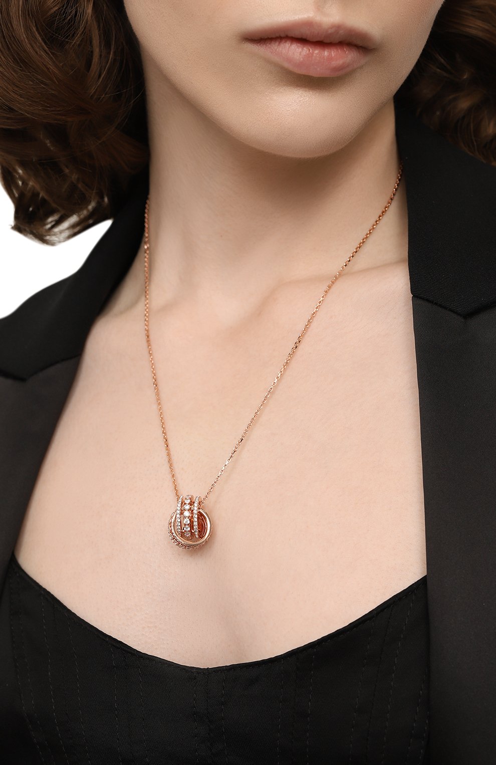 Подвеска на цепочке further SWAROVSKI золотого цвета по цене 29950 руб., арт. 5419853, фото 2 Подвеска на цепочке further SWAROVSKI, арт. 5419853, фото 2