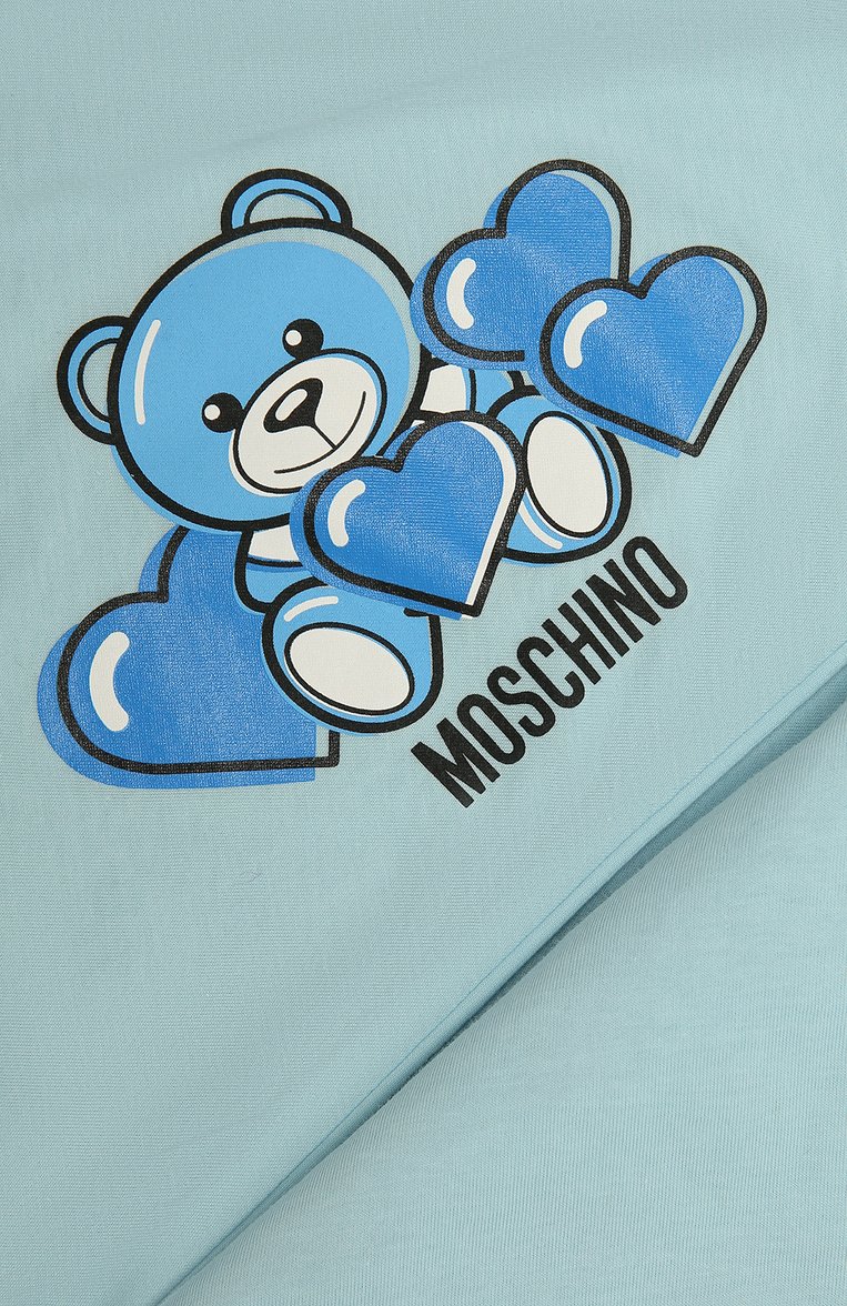Детского хлопковое одеяло MOSCHINO голубого цвета, арт. MMB006/LAB22 | Фото 3 (Материал: Текстиль, Хлопок; Региональные ограничения белый список (Axapta Mercury): RU; Нос: Не проставлено)