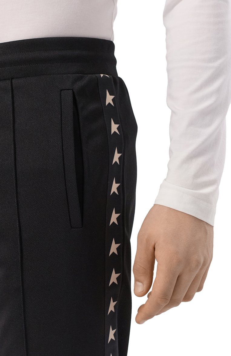 Мужские брюки GOLDEN GOOSE DELUXE BRAND черного цвета, арт. GMP00877.P000521 | Фото 5 (Длина (брюки, джинсы): Стандартные; Материал внешний: Синтетический материал; Случай: Повседневный; Стили: Кэжуэл)