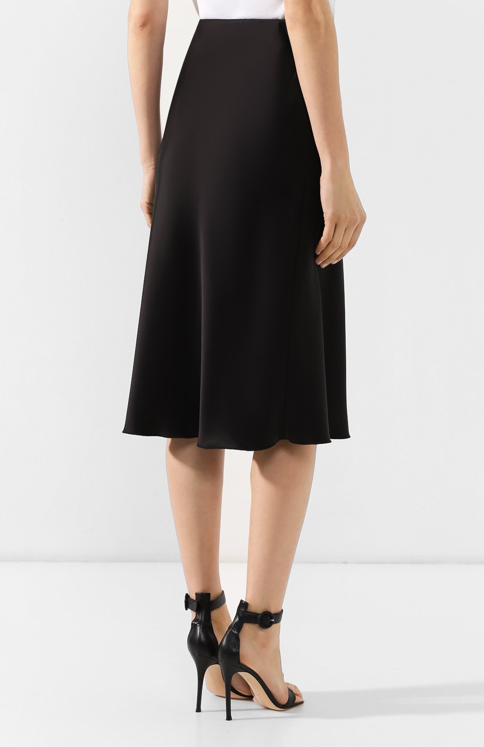 Юбка-миди NANUSHKA черного цвета по цене 57850 руб., арт. ZARINA_BLACK_SLIP SATIN, фото 4 Юбка-миди NANUSHKA, арт. ZARINA_BLACK_SLIP SATIN, фото 4
