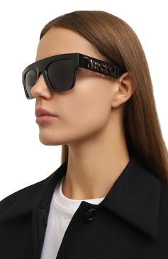 Женские солнцезащитные очки VERSACE черного цвета, арт. 4430U-GB1/87 | Фото 2 (Тип очков: С/з; Кросс-КТ: С/з-унисекс; Нос: Не проставлено; Региональные ограничения белый список (Axapta Mercury): Не проставлено; Материал: Пластик; Очки форма: Квадратные; Оптика Гендер: оптика-унисекс)