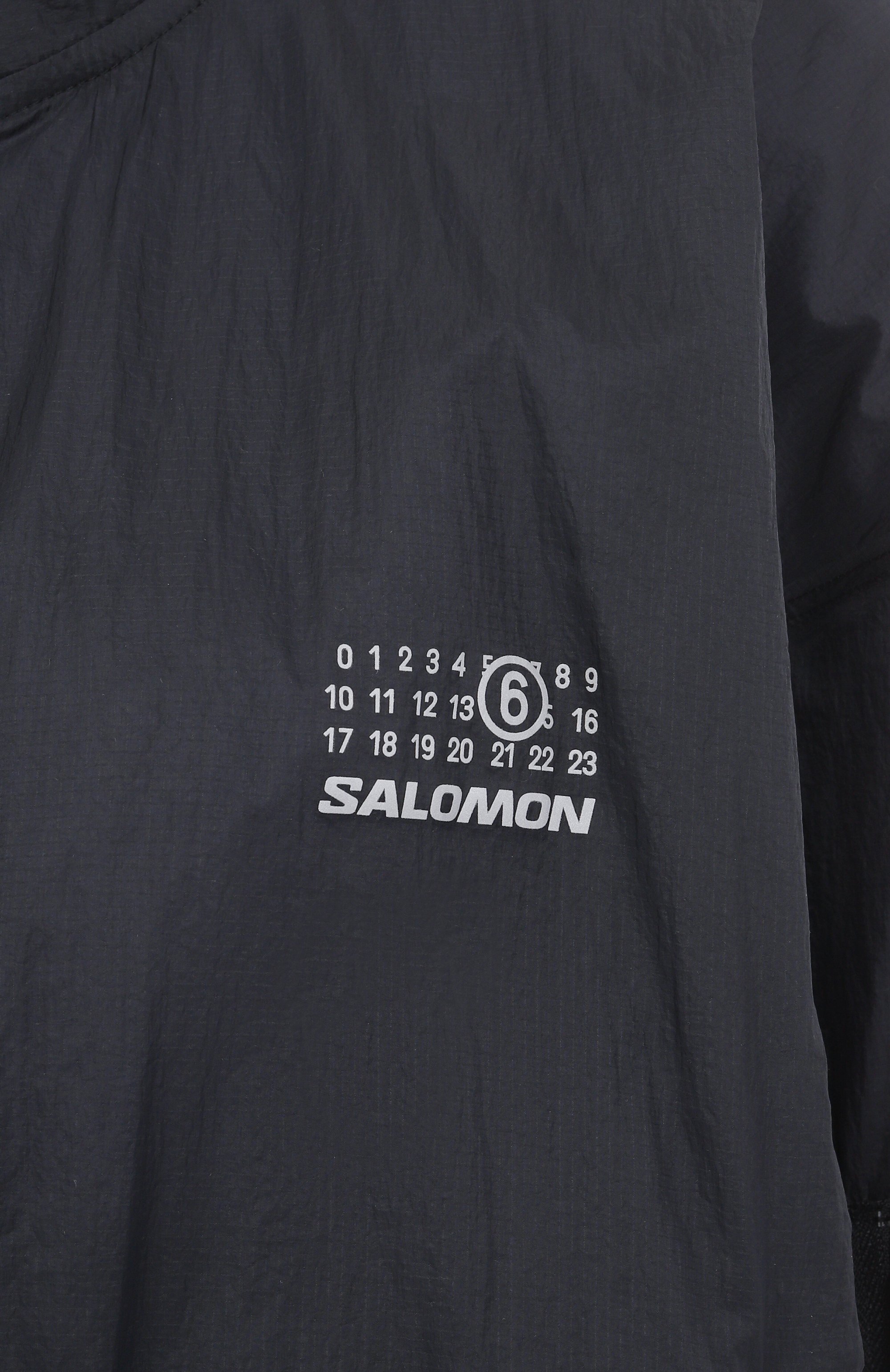 Ветровка mm6 maison margiela x salomon MM6 черного цвета по цене 91950 руб., арт. S52AM0327/M35418, фото 6 Ветровка mm6 maison margiela x salomon MM6, арт. S52AM0327/M35418, фото 6