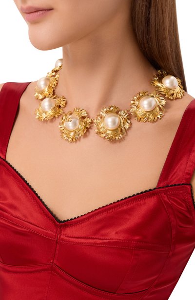 Колье DOLCE & GABBANA золотого цвета по цене 431500 руб., арт. WNS6S2/W1111, фото 2 Колье DOLCE & GABBANA, арт. WNS6S2/W1111, фото 2