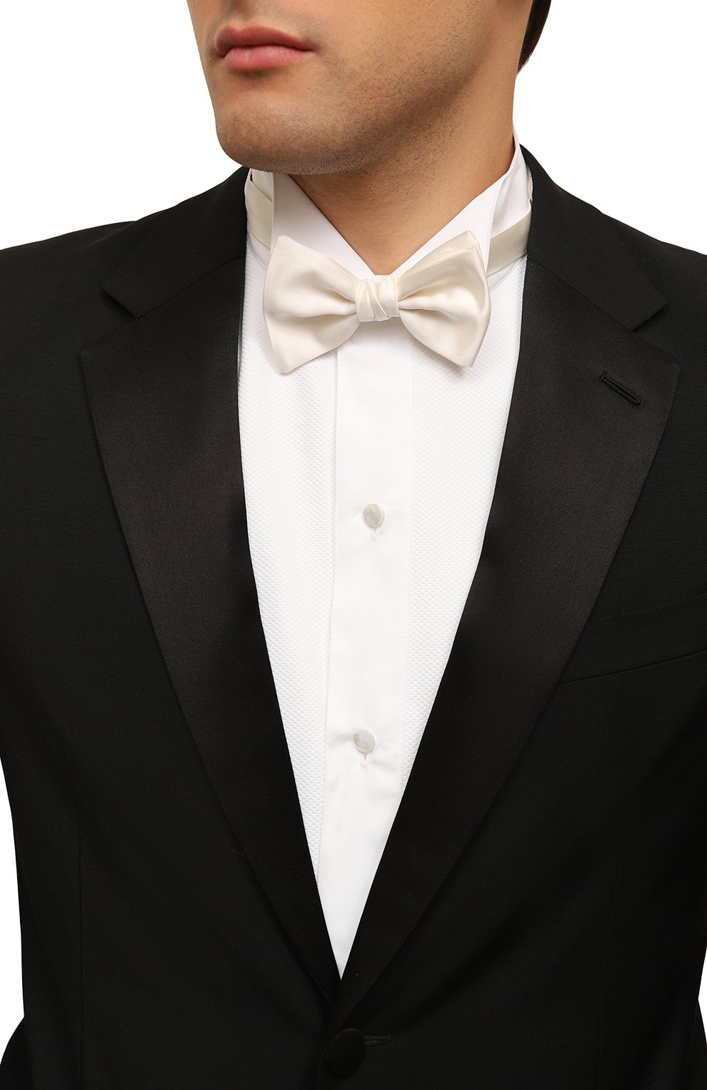 Шелковый галстук-бабочка EMPORIO ARMANI белого цвета по цене 14150 руб., арт. 340031/CC197, фото 2 Шелковый галстук-бабочка EMPORIO ARMANI, арт. 340031/CC197, фото 2