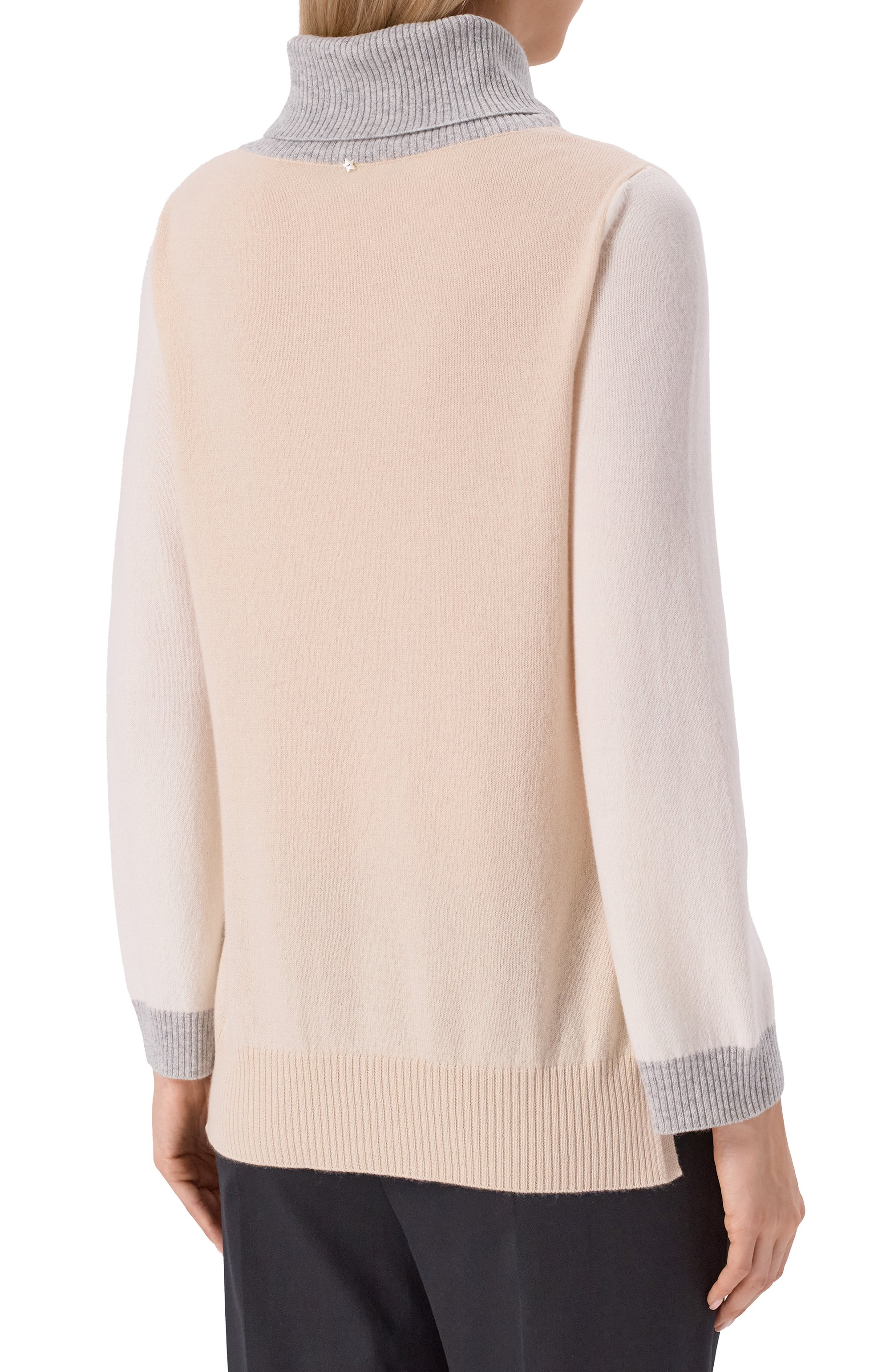 Кашемировый свитер LORENA ANTONIAZZI светло-бежевого цвета по цене 114000 руб., арт. DM30A/1175, фото 4 Кашемировый свитер LORENA ANTONIAZZI, арт. DM30A/1175, фото 4