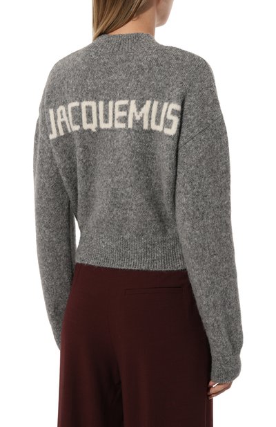Свитер JACQUEMUS серого цвета по цене 68100 руб., арт. 24E/241KN353-2329, фото 4 Свитер JACQUEMUS, арт. 24E/241KN353-2329, фото 4