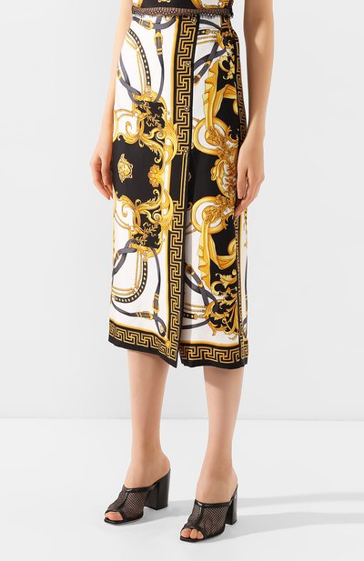 Шелковые кюлоты VERSACE разноцветного цвета по цене 119500 руб., арт. A85781/A233248, фото 3 Шелковые кюлоты VERSACE, арт. A85781/A233248, фото 3