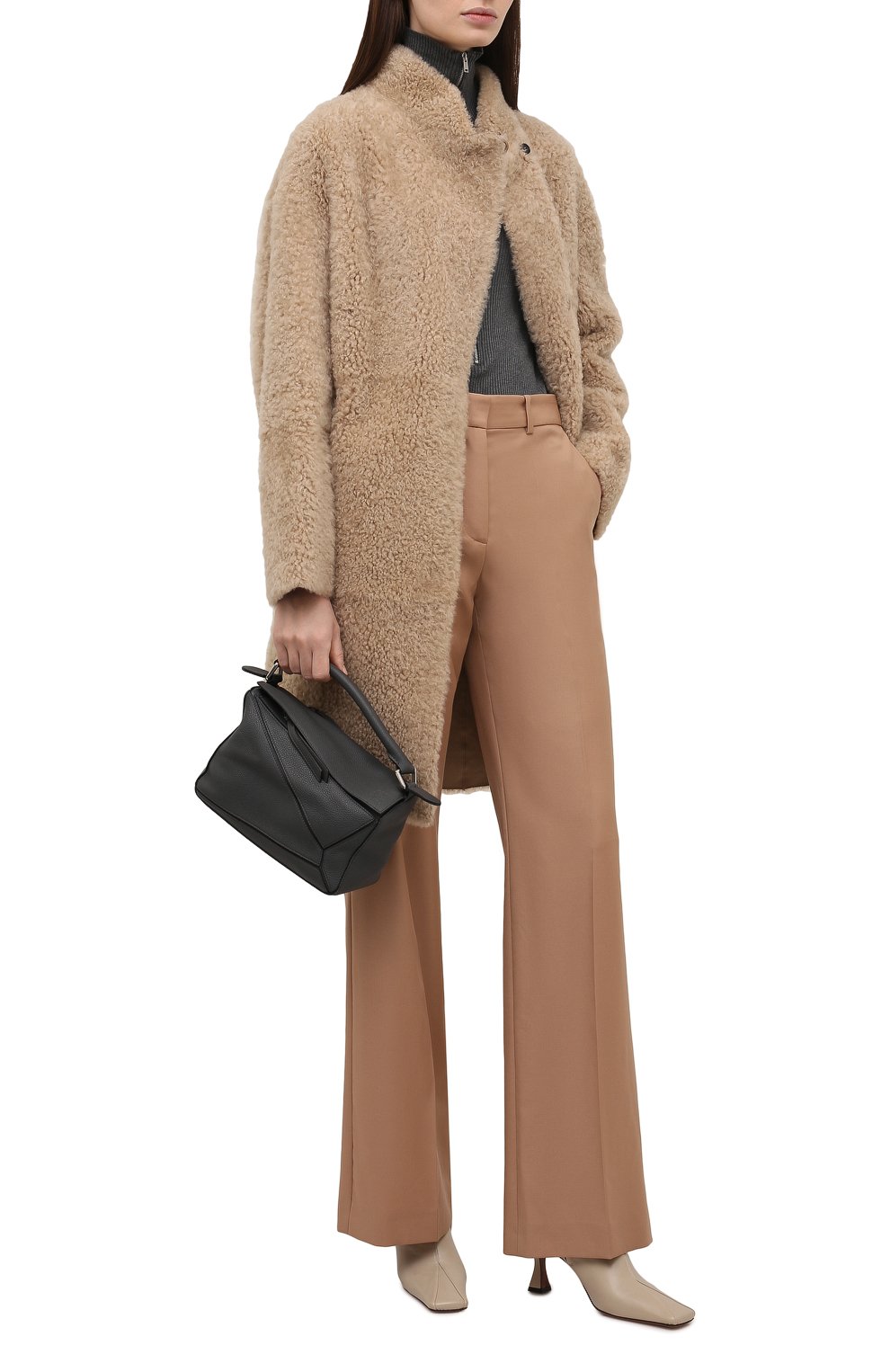 Шуба из овчины WINDSOR бежевого цвета по цене 248000 руб., арт. 52 DL612 10010501, фото 2 Шуба из овчины WINDSOR, арт. 52 DL612 10010501, фото 2