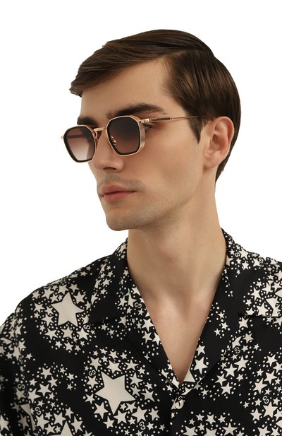 Солнцезащитные очки JOHN DALIA коричневого цвета по цене 88350 руб., арт. LE0 C113, фото 3 Солнцезащитные очки JOHN DALIA, арт. LE0 C113, фото 3