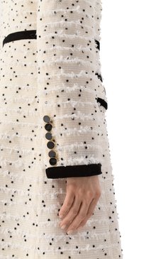 Женское твидовое пальто NINA RICCI кремвого цвета, арт. 25PCMA013/W00357 | Фото 5 (Длина (верхняя одежда): До середины бедра; Драгоценные камни: Проставлено; Материал сплава: Проставлено; Рукава: Длинные; Материал внешний: Шерсть; Материал подклада: Вискоза; Стили: Кэжуэл; 1-2-бортные: Однобортные)