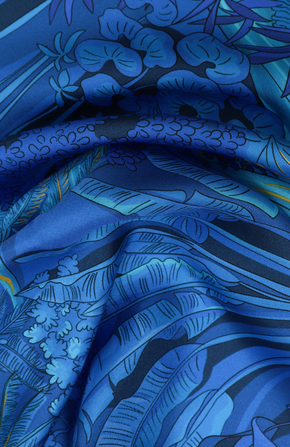 Шелковый платок carribean RADICAL CHIC синего цвета по цене 19760 руб., арт. 660791.07.02, фото 4 Шелковый платок carribean RADICAL CHIC, арт. 660791.07.02, фото 4