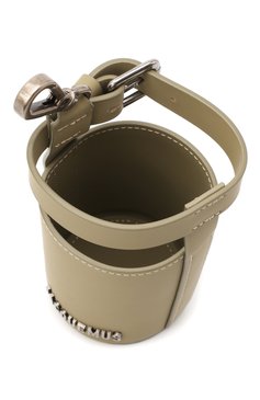 Женская сумка le porte gourde mini JACQUEMUS хаки цвета, арт. 203SL08/313640 | Фото 4 (Материал: Натуральная кожа; Размер: mini; Ремень/цепочка: На ремешке; Сумки-технические: Сумки через плечо; Материал сплава: Проставлено; Драгоценные камни: Проставлено)