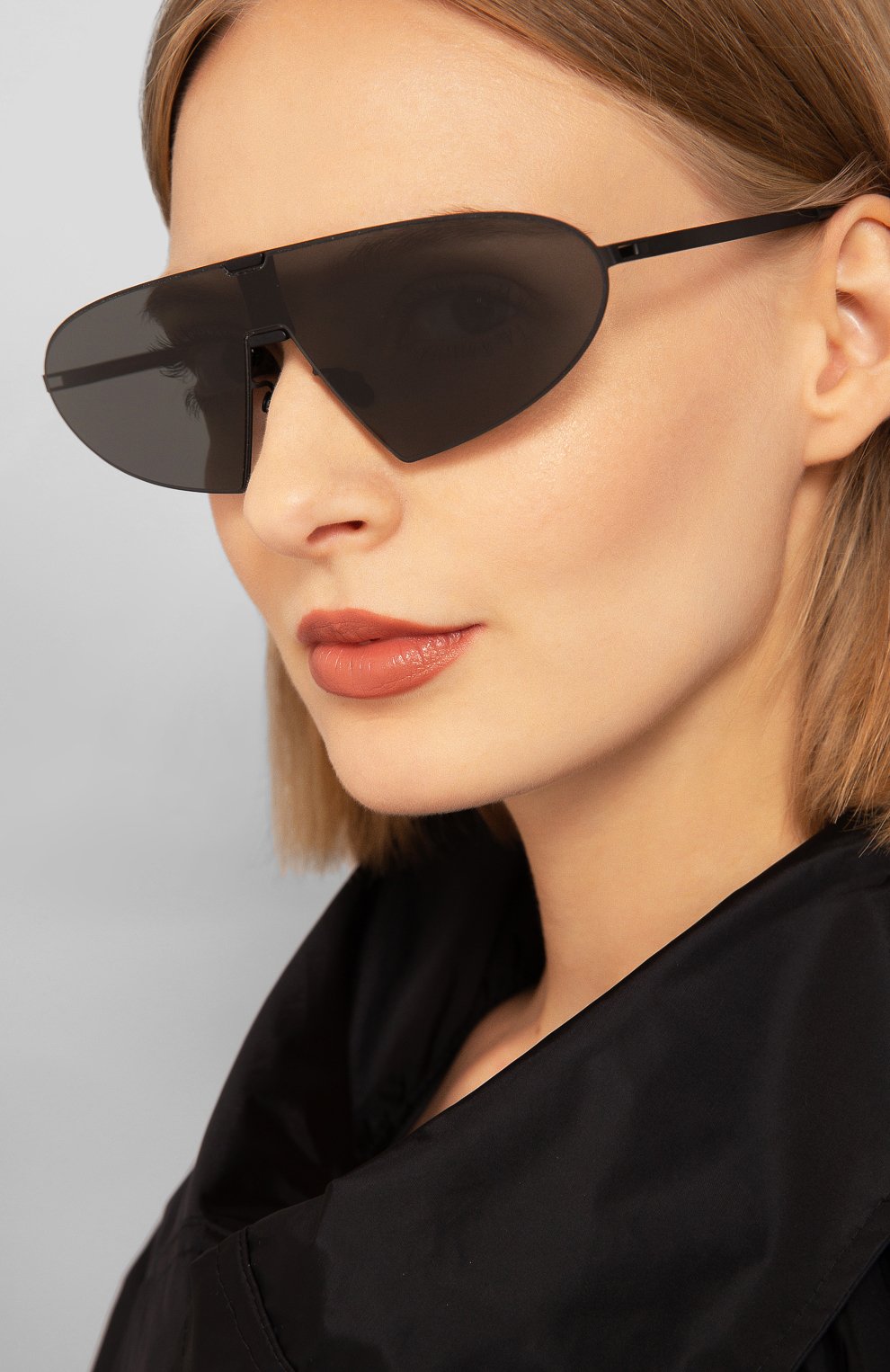 Солнцезащитные очки MYKITA черного цвета по цене 45150 руб., арт. KARMA/329, фото 2 Солнцезащитные очки MYKITA, арт. KARMA/329, фото 2
