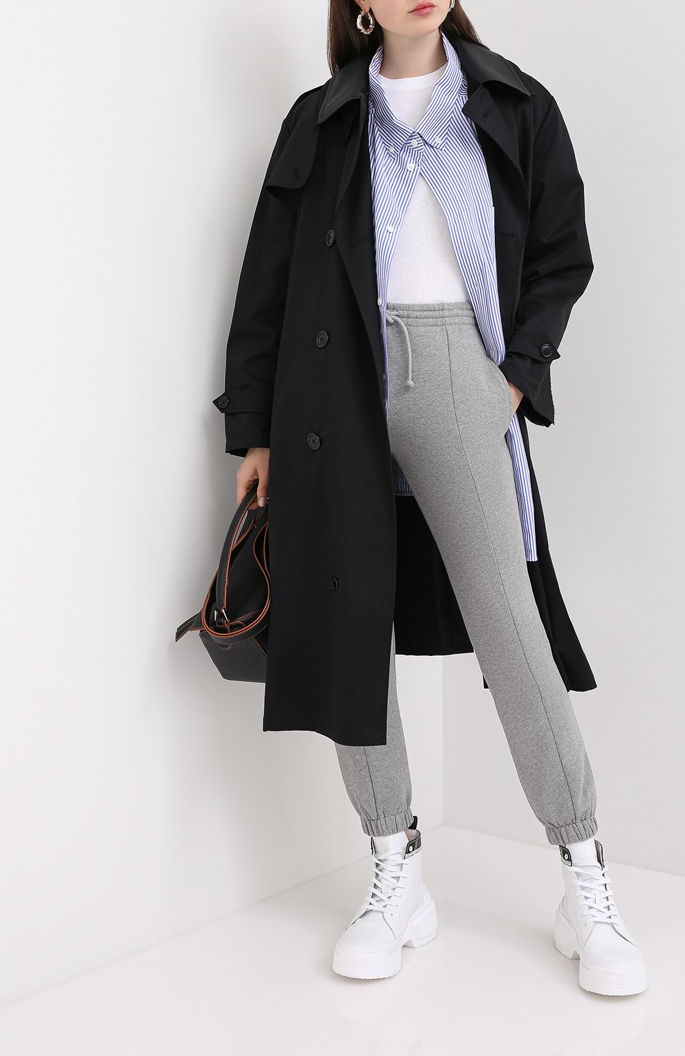 Хлопковые джоггеры VETEMENTS серого цвета по цене 57550 руб., арт. WAH21TR645 1601/GREY, фото 2 Хлопковые джоггеры VETEMENTS, арт. WAH21TR645 1601/GREY, фото 2
