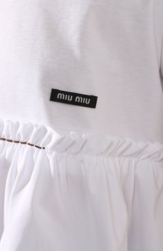 Женская хлопковая футболка MIU MIU белого цвета, арт. MJN218-1CPS-F0009 | Фото 5 (Рукава: Короткие; Материал внешний: Хлопок; Длина (для топов): Укороченные; Стили: Романтичный; Принт: С принтом)