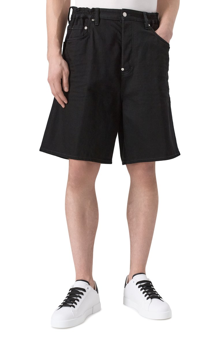 Мужские джинсовые шорты DSQUARED2 черного цвета, арт. S79MU0072/S30564 | Фото 3 (Длина Шорты М: Ниже колена; Материал внешний: Деним, Хлопок; Принт: Без принта; Кросс-КТ: Деним; Случай: Повседневный; Стили: Кэжуэл; Автоматизация ТО: Проставлено; Автоматизация состава: Проставлено)