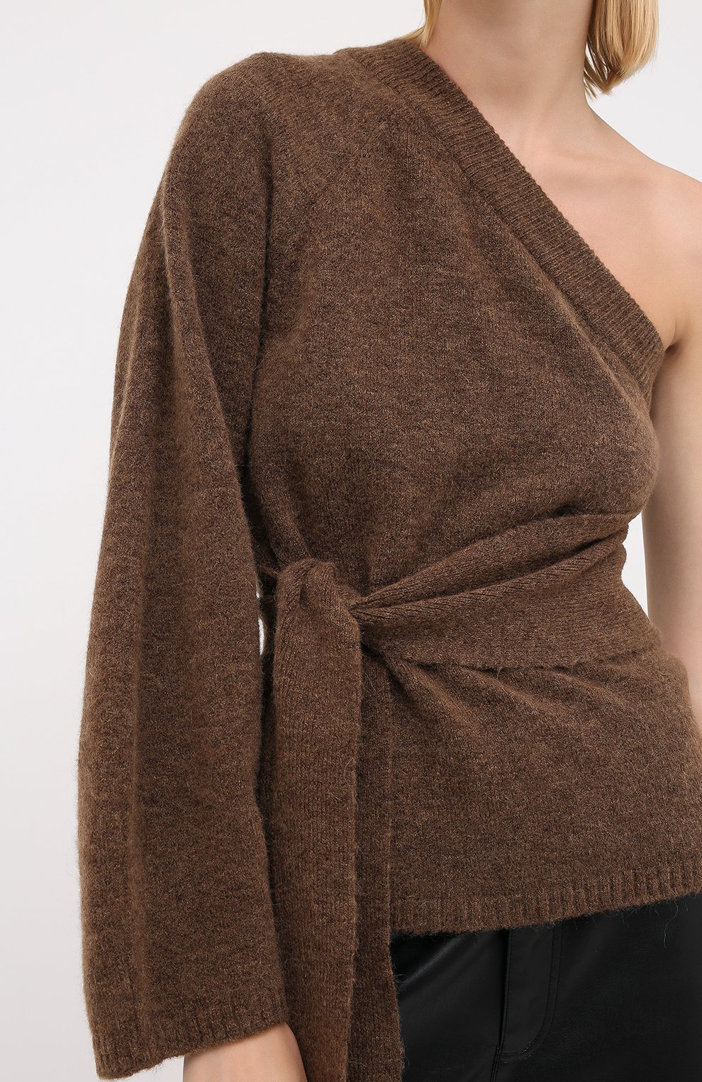 Свитер NANUSHKA коричневого цвета по цене 38950 руб., арт. CLET0_BR0WN_FLUFFY KNIT, фото 3 Свитер NANUSHKA, арт. CLET0_BR0WN_FLUFFY KNIT, фото 3