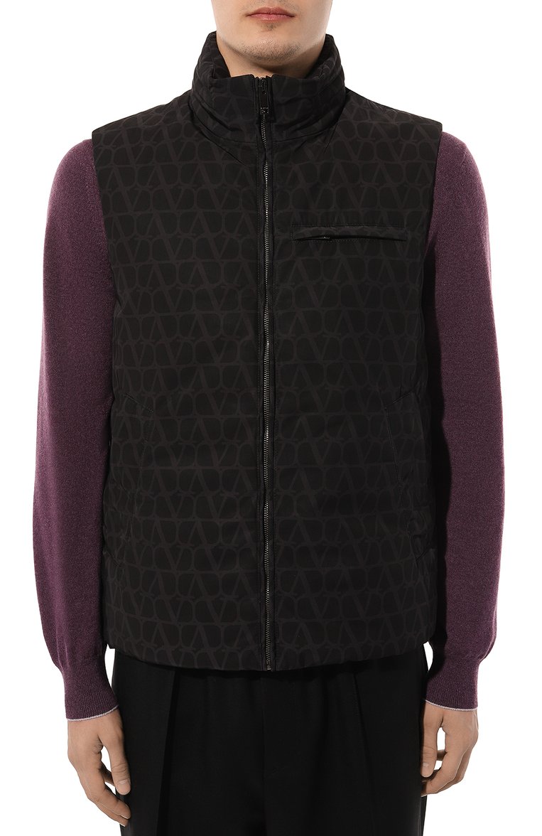 Мужской пуховый жилет VALENTINO черного цвета, арт. 3V3CQA259G3 | Фото 3 (Длина (верхняя одежда): Короткие; Материал подклада: Синтетический материал; Материал утеплителя: Пух и перо; Материал внешний: Синтетический материал; Мужское Кросс-КТ: жилеты-тонкие; Стили: Кэжуэл)