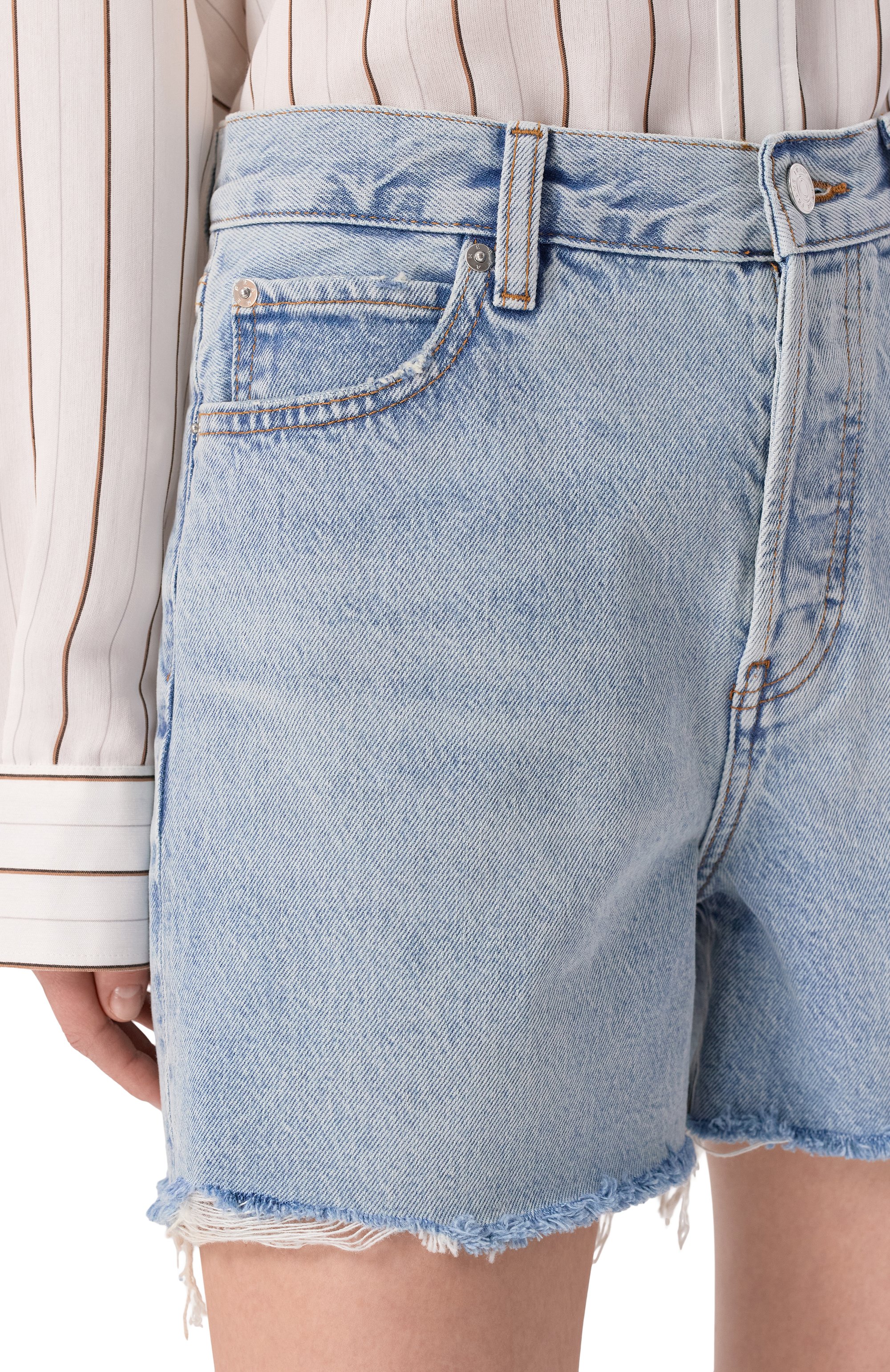 Джинсовые шорты FRAME DENIM голубого цвета по цене 32050 руб., арт. 4016RF210/THE EVERYDAY SH0RT, фото 5 Джинсовые шорты FRAME DENIM, арт. 4016RF210/THE EVERYDAY SH0RT, фото 5