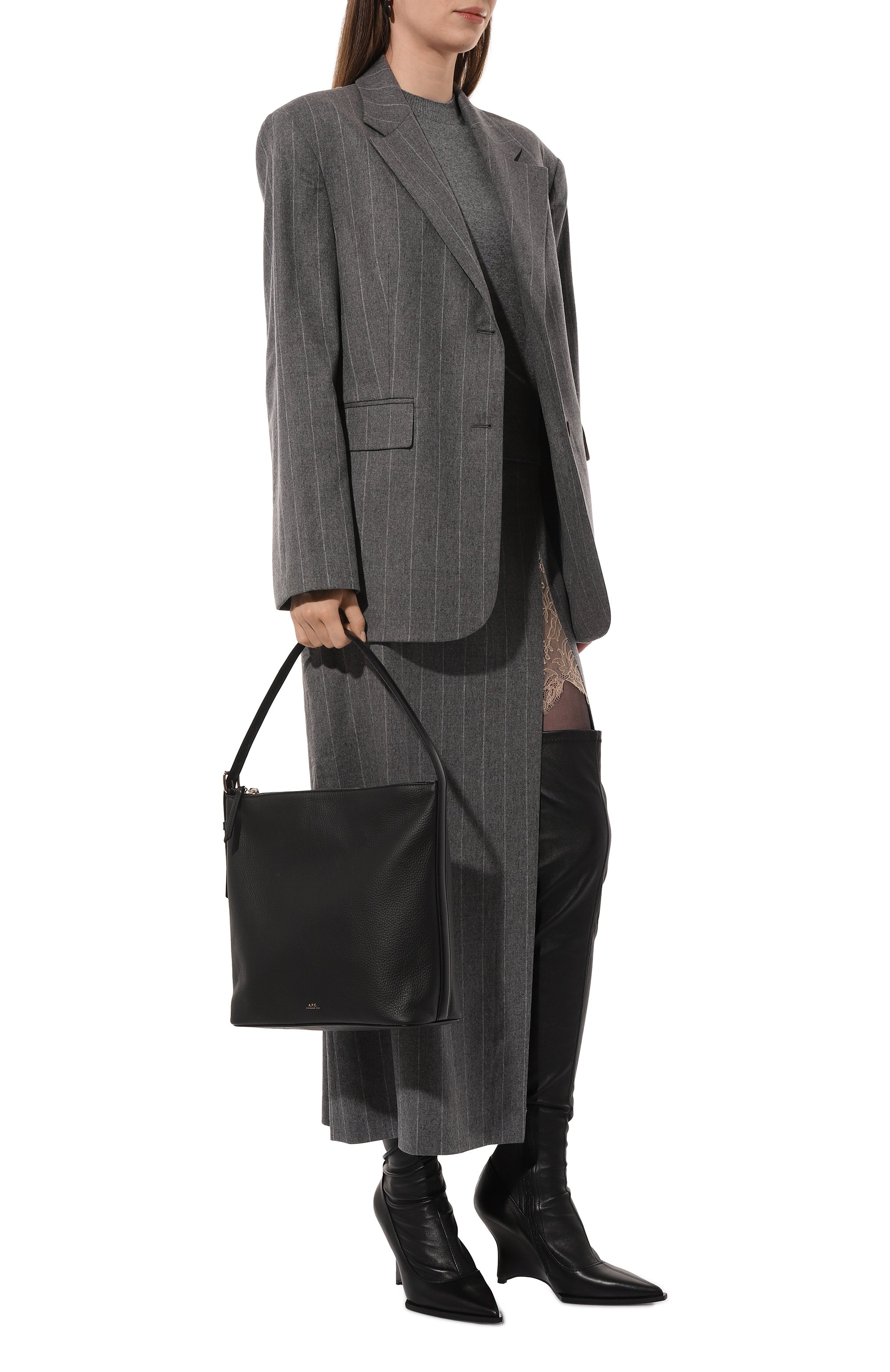 Сумка vera A.P.C. черного цвета по цене 66500 руб., арт. PXCBL-F61902, фото 7 Сумка vera A.P.C., арт. PXCBL-F61902, фото 7