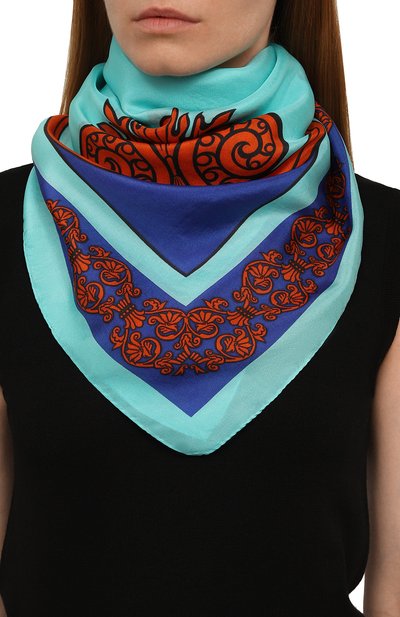 Шелковая шаль неополитен GOURJI голубого цвета по цене 18980 руб., арт. 91145237/44108, фото 2 Шелковая шаль неополитен GOURJI, арт. 91145237/44108, фото 2