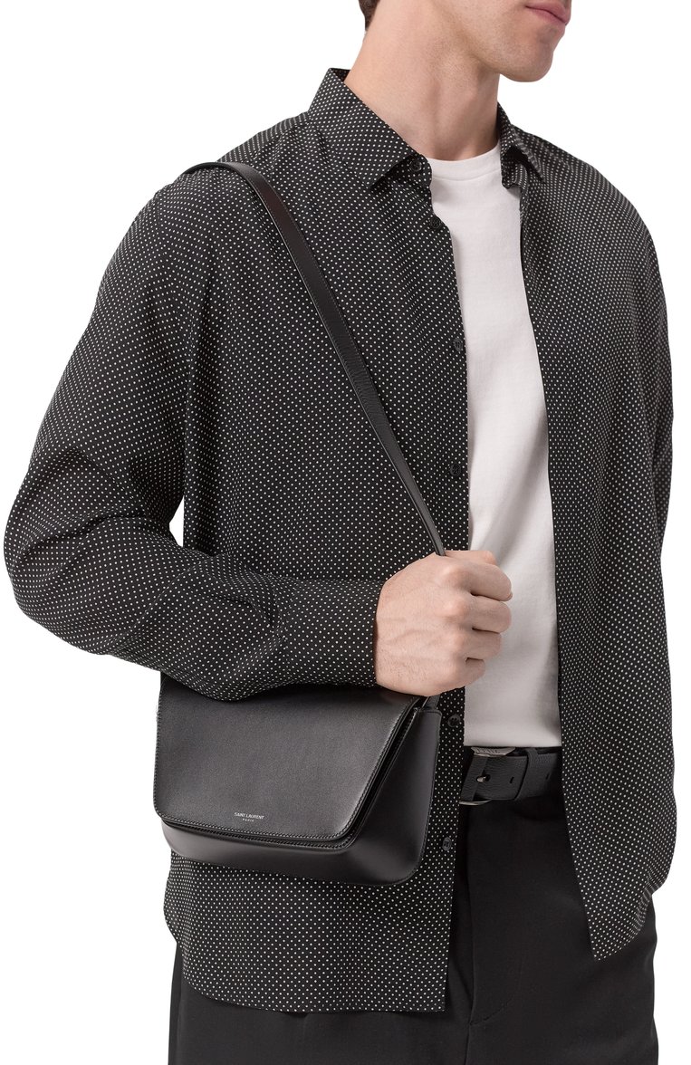 Мужская сумка SAINT LAURENT черного цвета, арт. 821003/2R20E | Фото 2 (Размер: small; Ремень/цепочка: На ремешке; Материал: Натуральная кожа; Автоматизация ТО: Проставлено; Автоматизация состава: Проставлено)