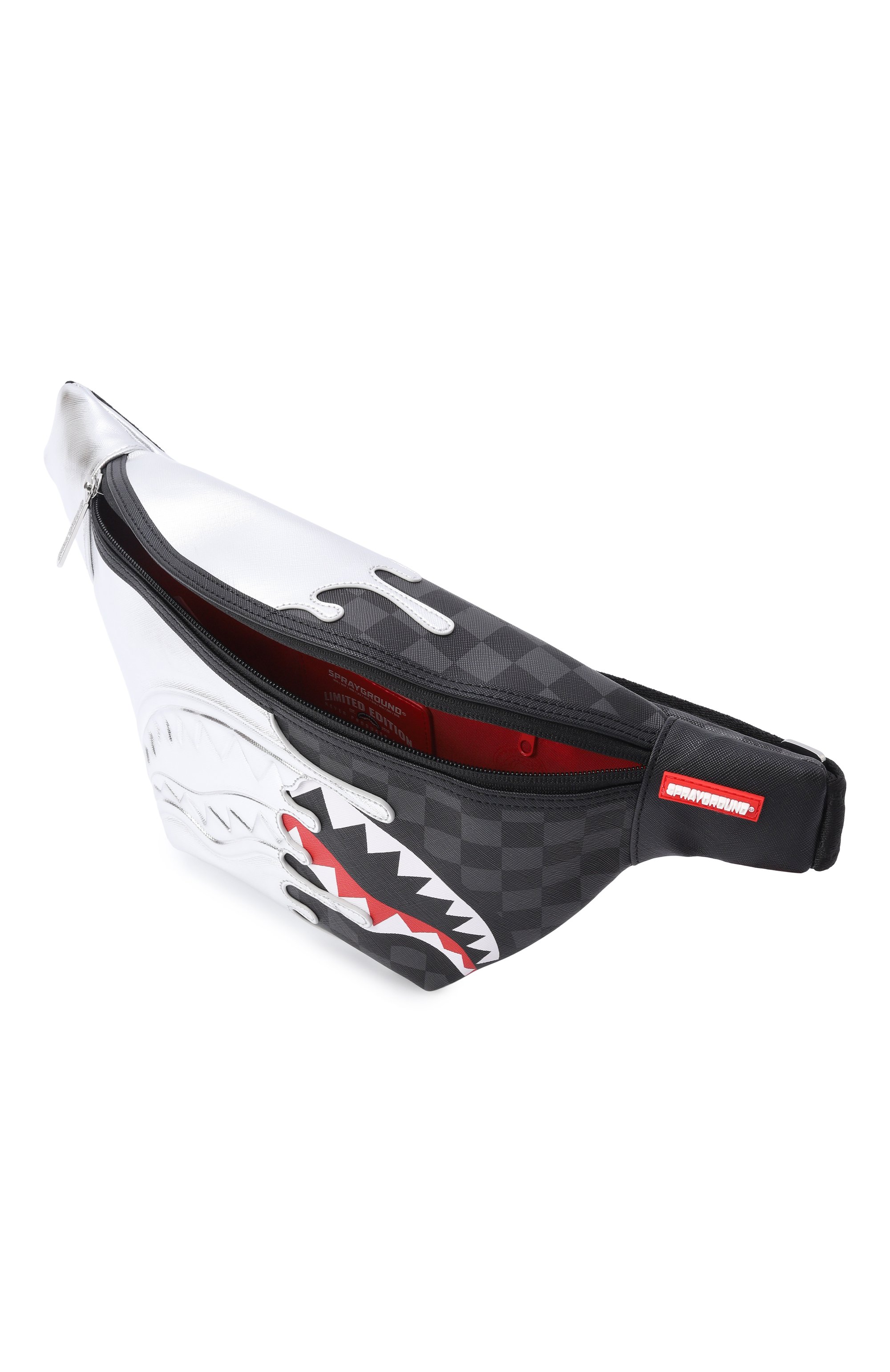 Поясная сумка silver side drip black check SPRAYGROUND серебряного цвета по цене 13200 руб., арт. 910B8926NSZ/SILVER SIDE DRIP BLACK CHECK SAVVY CR0, фото 3 Поясная сумка silver side drip black check SPRAYGROUND, арт. 910B8926NSZ/SILVER SIDE DRIP BLACK CHECK SAVVY CR0, фото 3