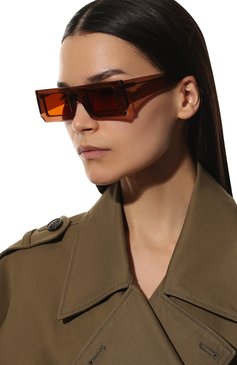 Женские солнцезащитные очки JACQUEMUS коричневого цвета, арт. LES LUNETTES S0LEIL MULTI BR0WN | Фото 2 (Кросс-КТ: С/з-унисекс; Региональные ограничения белый список (Axapta Mercury): Не проставлено; Нос: Не проставлено; Материал: Пластик; Тип очков: С/з; Оптика Гендер: оптика-унисекс; Очки форма: Прямоугольные)