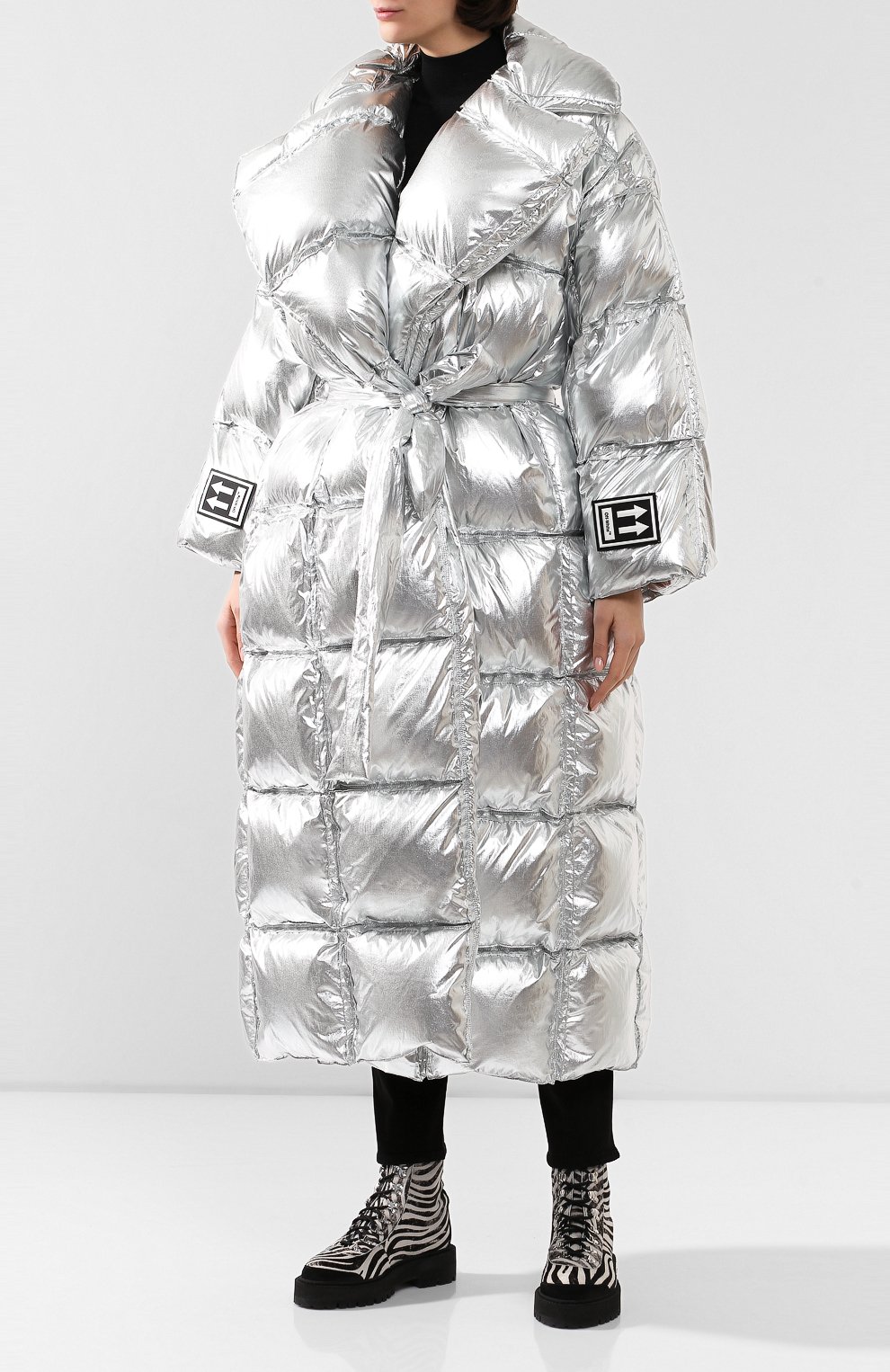Пуховик с поясом OFF-WHITE серебряного цвета по цене 428500 руб., арт. 0WEA191F19F760509100, фото 3 Пуховик с поясом OFF-WHITE, арт. 0WEA191F19F760509100, фото 3